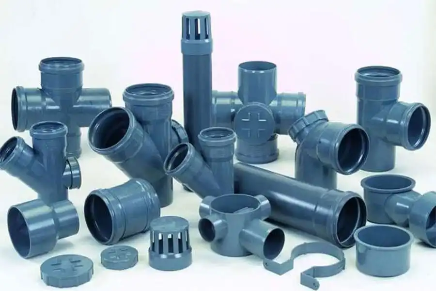 گرانول‌های PVC سخت به دلیل سفتی، دوام و طول عمر بالا، بیشتر برای محصولاتی که نیاز به مقاومت بالایی دارند، استفاده می‌شوند.